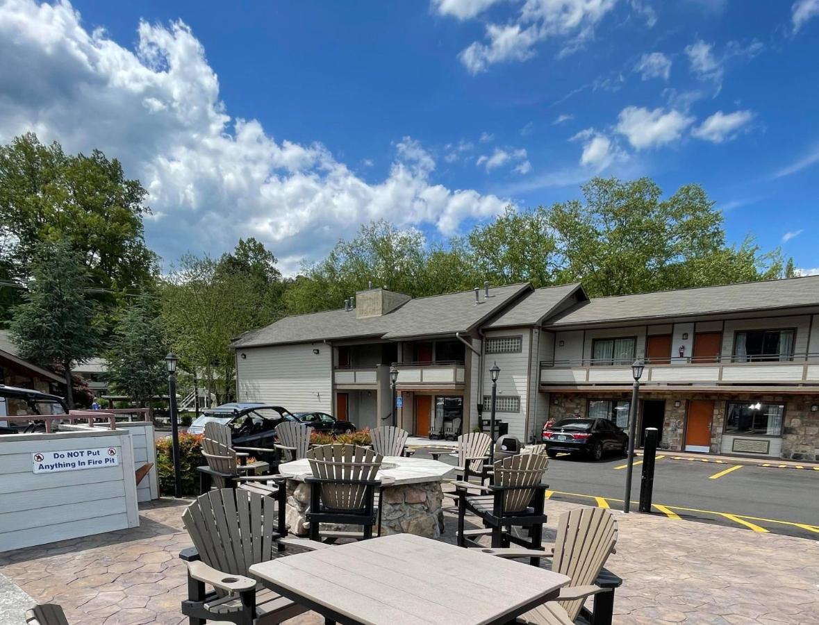 Howard Johnson By Wyndham Downtown Gatlinburg Exterior photo