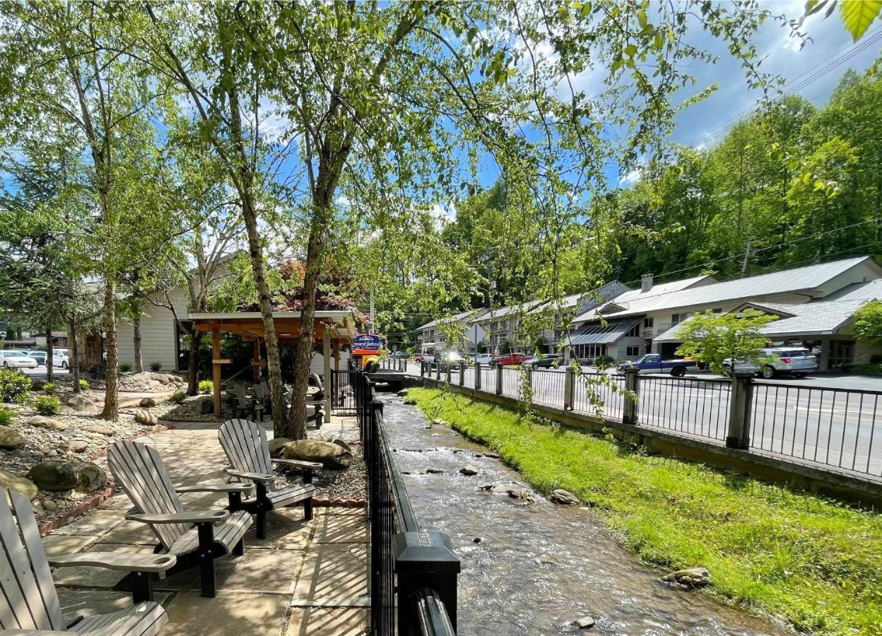 Howard Johnson By Wyndham Downtown Gatlinburg Exterior photo
