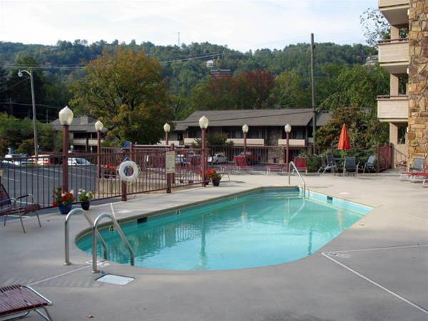Howard Johnson By Wyndham Downtown Gatlinburg Exterior photo