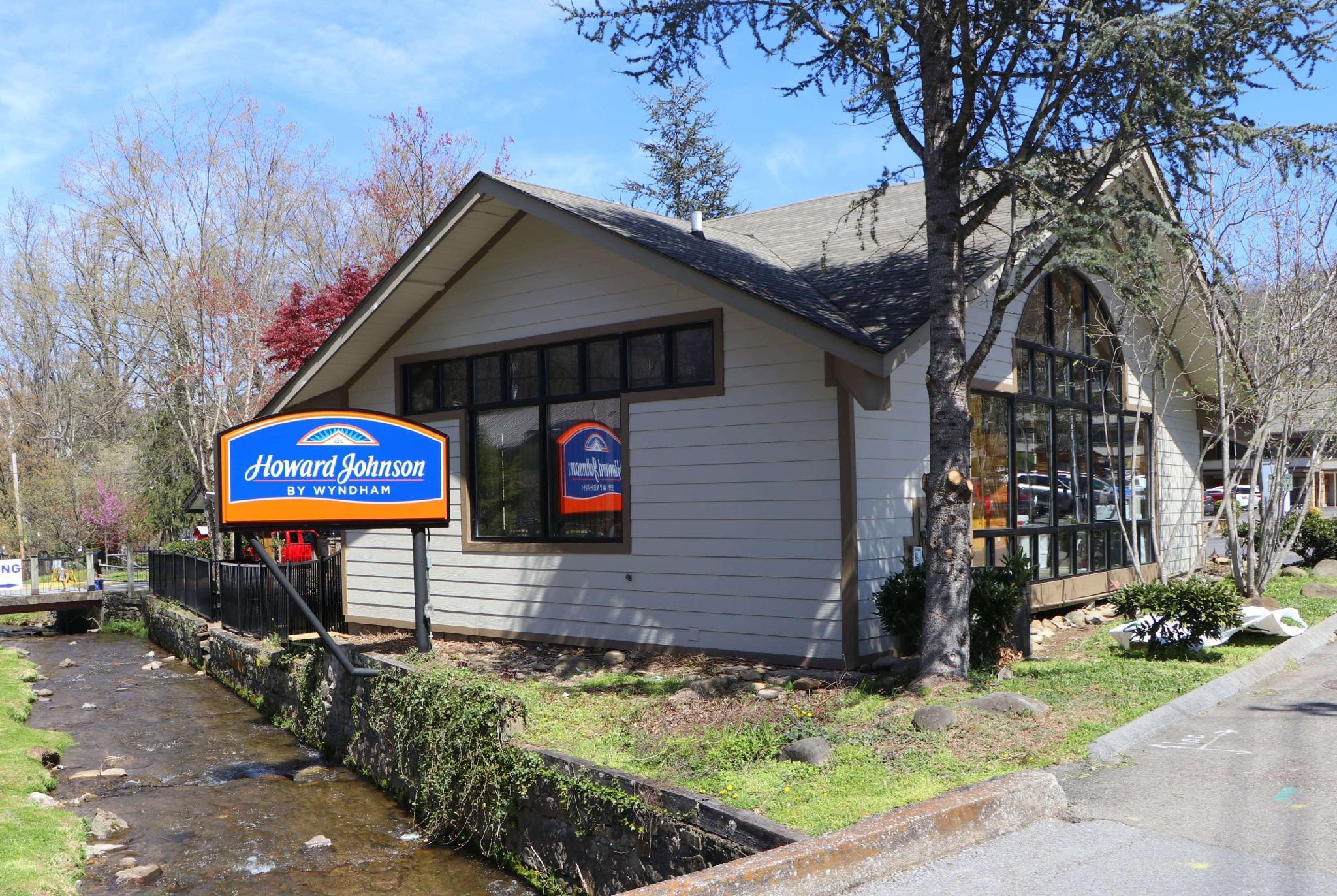 Howard Johnson By Wyndham Downtown Gatlinburg Exterior photo