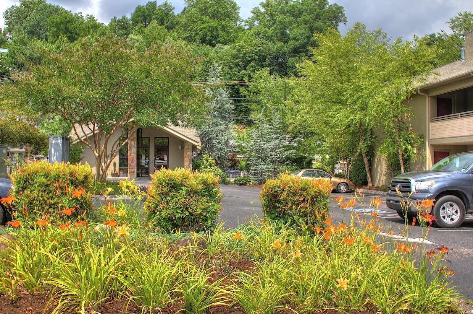 Howard Johnson By Wyndham Downtown Gatlinburg Exterior photo