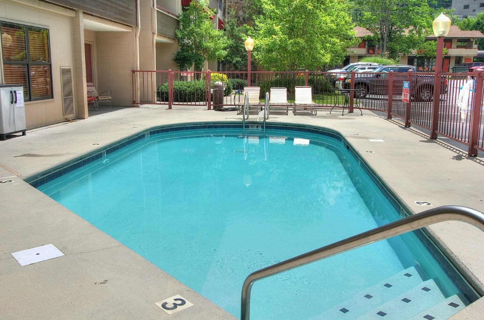 Howard Johnson By Wyndham Downtown Gatlinburg Exterior photo
