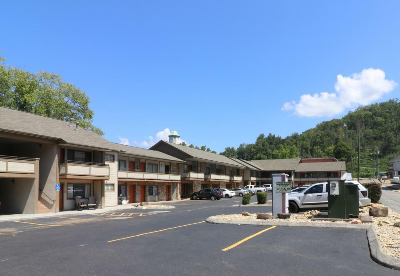 Howard Johnson By Wyndham Downtown Gatlinburg Exterior photo