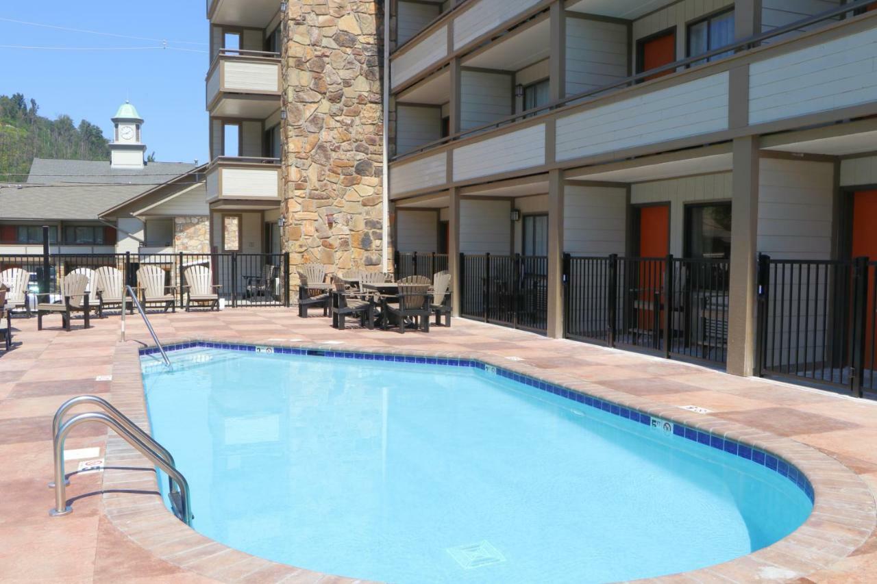 Howard Johnson By Wyndham Downtown Gatlinburg Exterior photo
