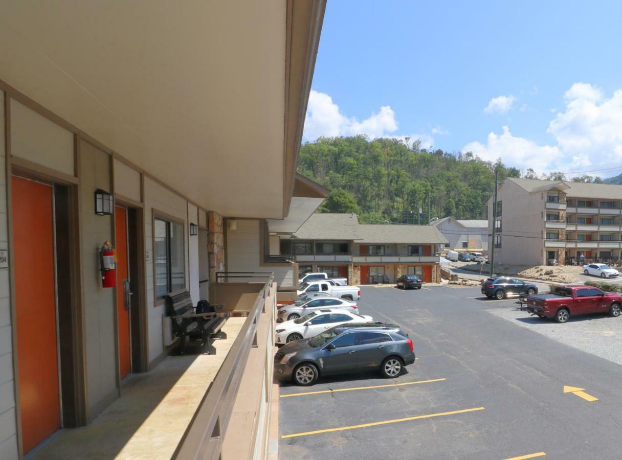 Howard Johnson By Wyndham Downtown Gatlinburg Exterior photo